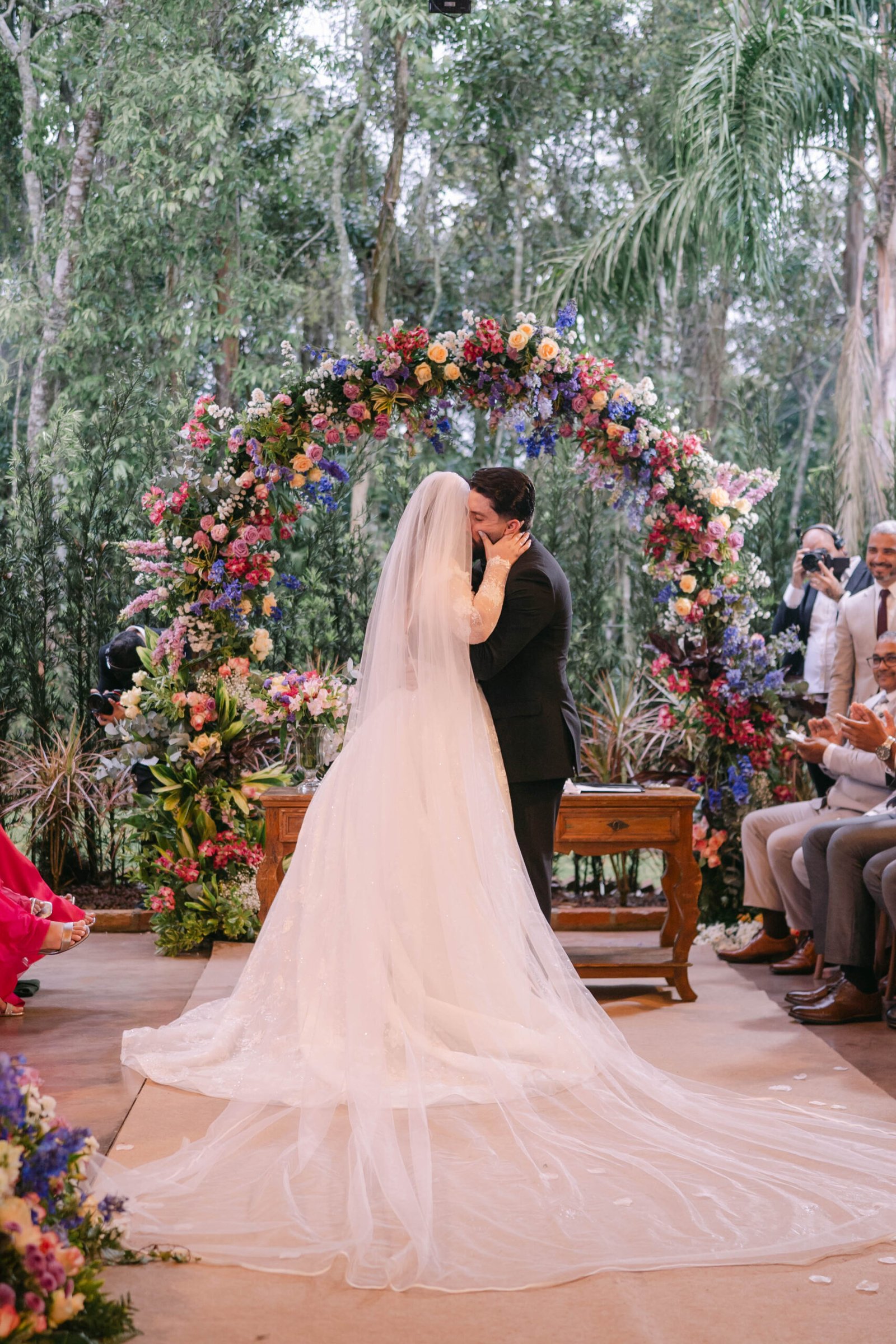Ambiente coberto para cerimônia de casamento